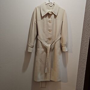 Vintage trench coat. Maker unknown size 12. Lt tan